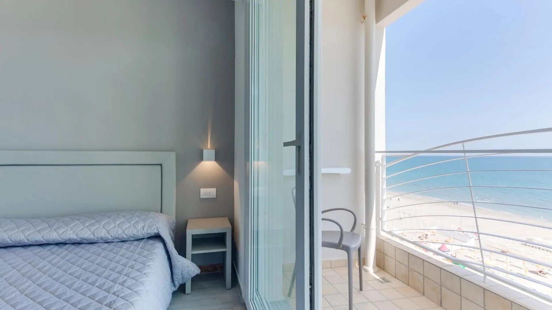 Marittimo Riccione - Hotel Clipper Fronte Mare