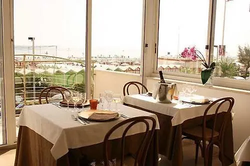 Marittimo Riccione - Hotel Clipper Fronte Mare