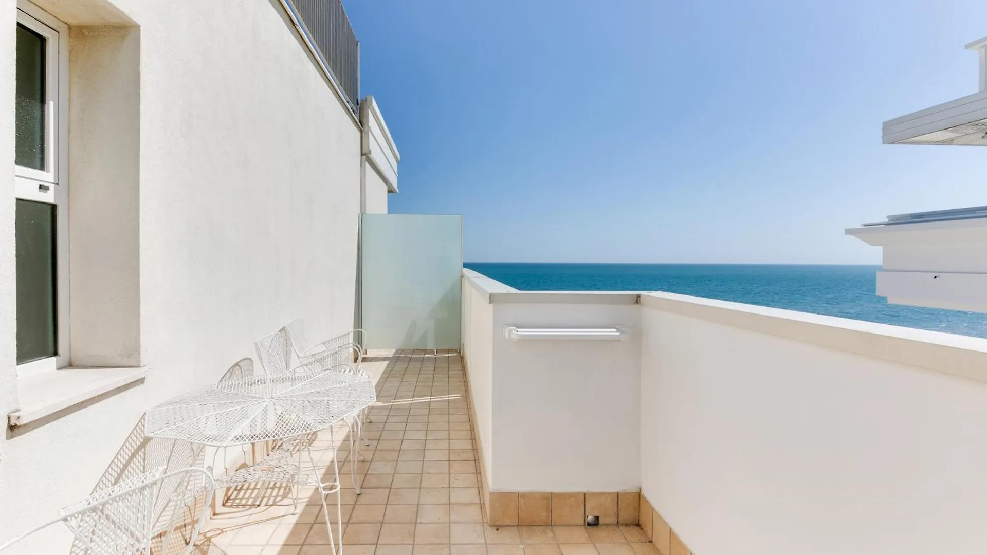 Marittimo Riccione - Hotel Clipper Fronte Mare