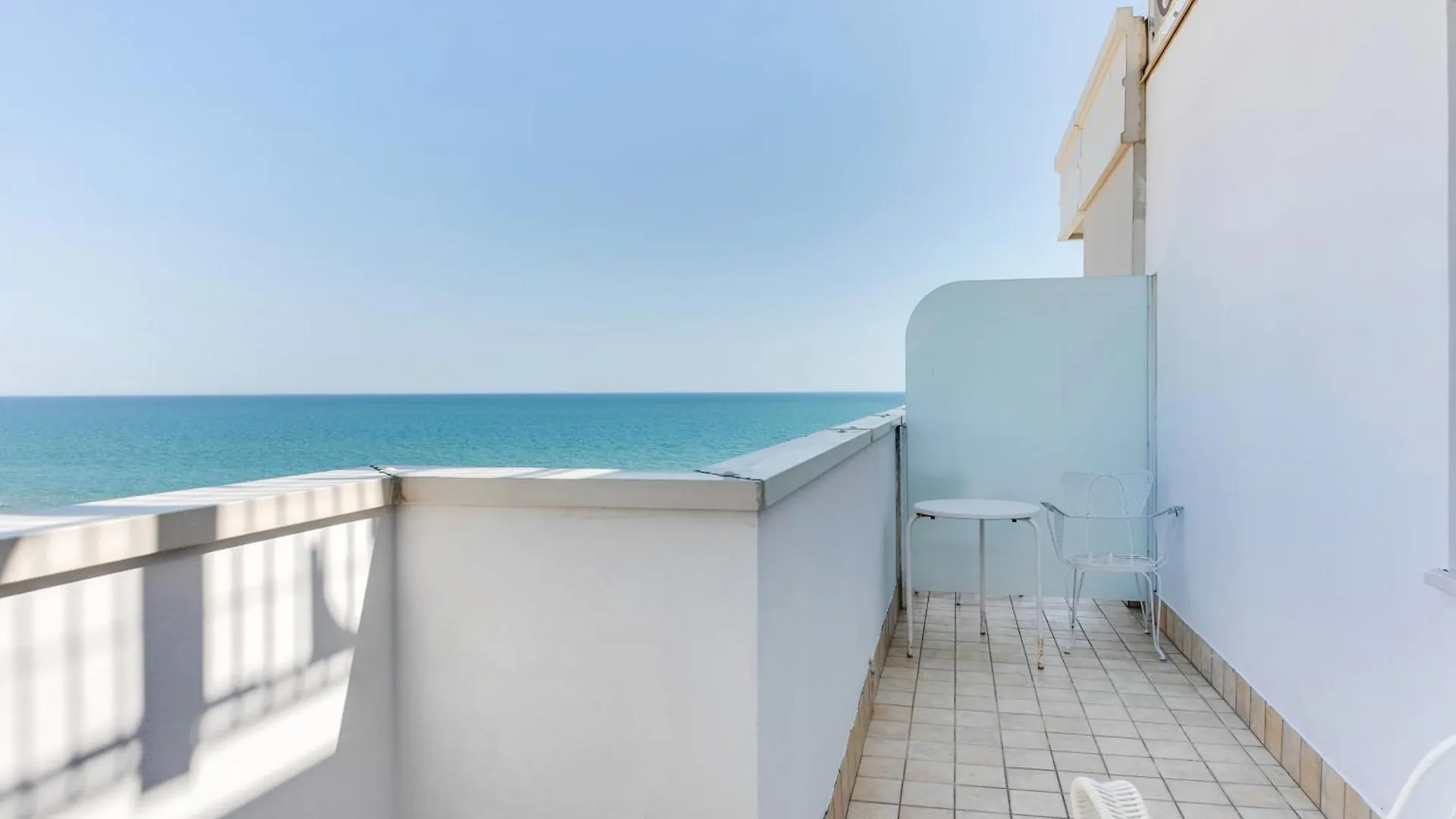 Marittimo Riccione - Hotel Clipper Fronte Mare Italia